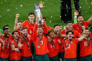El eterno '7' marcó en semifinales y final para llevar a Portugal a su tercer trofeo internacional