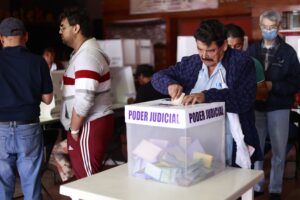 Entre las denunciadas figuran candidatas a juezas de distrito, magistradas de circuito y una empresa encuestadora.