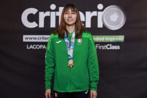 La joven hidalguense celebró con orgullo al escuchar el himno nacional mexicano tras ganar el oro continental