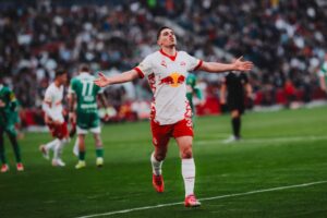 Oscar Gloukh, mediocampista ofensivo israelí del Red Bull Salzburg