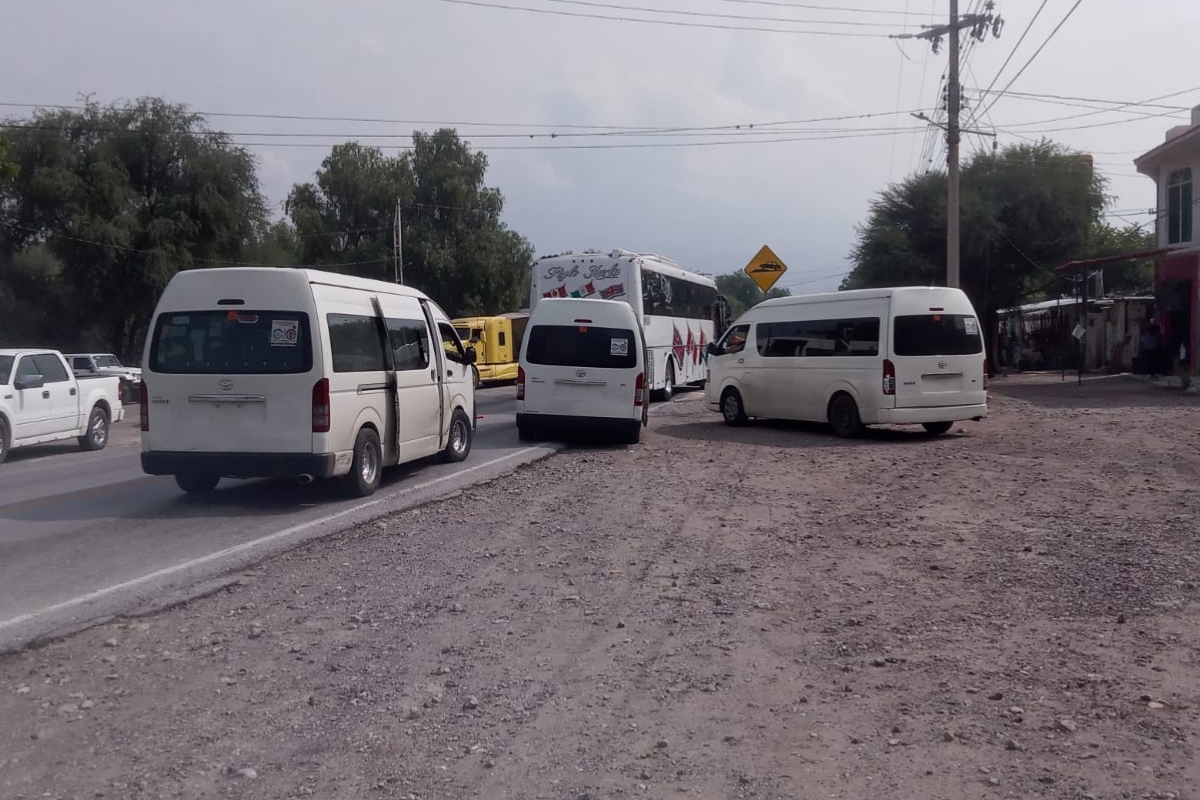 Las autoridades de seguridad pública de Hidalgo detienen a 100 personas en la carretera México-Laredo que viajaban hacia Zimapán