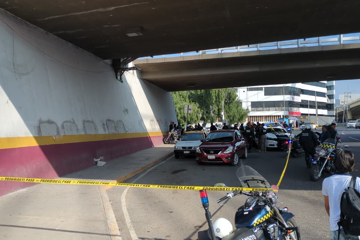 Las autoridades acordonaron la zona del puente atirantado tras la riña entre el taxista y el automovilista que dejó dos heridos