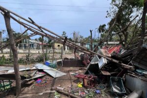 El huracán Erick impactó Puerto Escondido y zonas rurales con lluvias intensas y vientos violentos