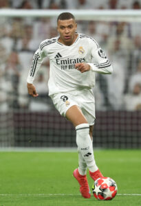 Kylian Mbappé quiere dejar atrás un año agridulce en el Real Madrid y levantar un título global