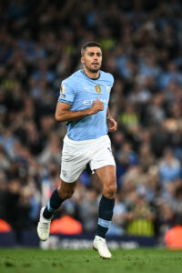 Rodri regresa al mediocampo del Manchester City con el objetivo de liderar la conquista mundial