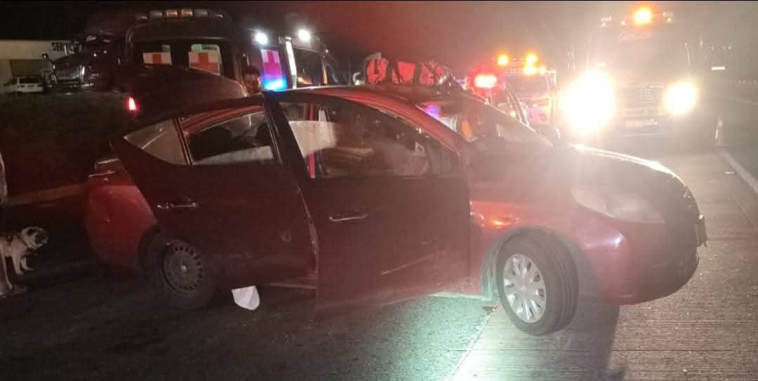 Tres personas resultaron heridas tras el impacto con la ambulancia de la SEDENA
