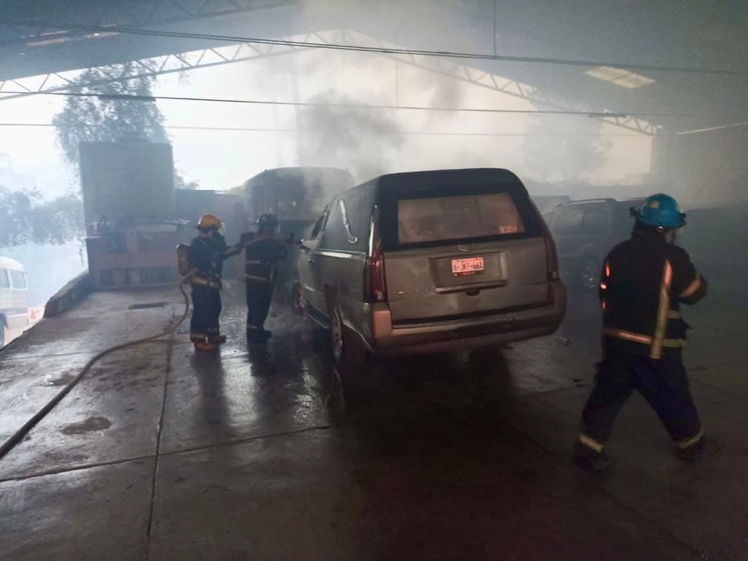 Afortunadamente, no hubo víctimas tras el incendio de un vehículo en Pachuca