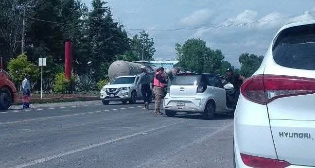 Accidente en antigua autopista México-Querétaro deja dos lesionados