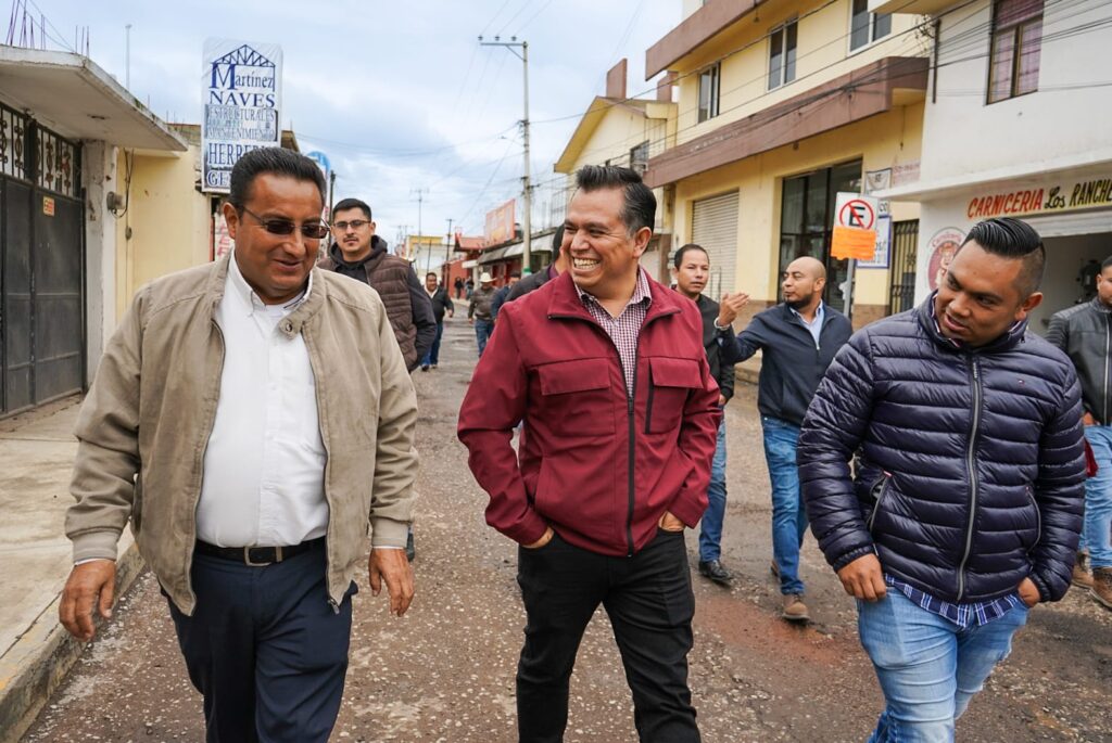 Inicia en Cuautepec los trabajos de repavimentación de calle en cabecera municipal