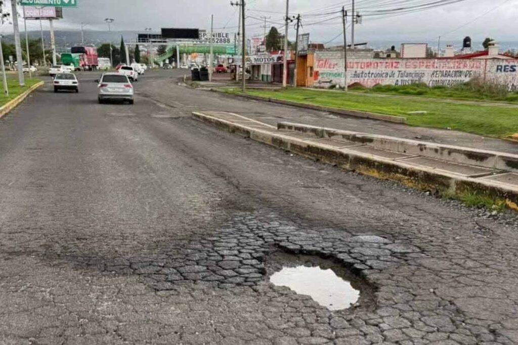 Ayer, comenzaron a tapar con gravilla los hoyancos más profundos