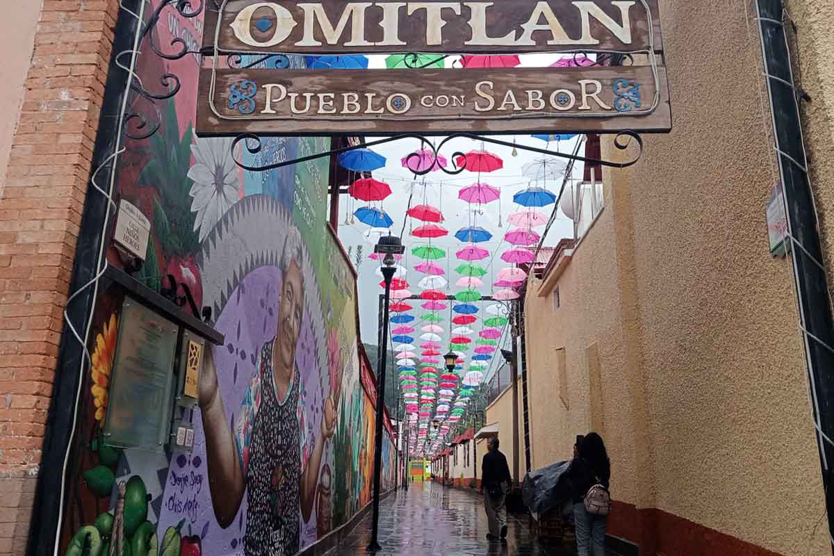 De acuerdo con las autoridades de Omitlán, las sombrillas son reemplazadas cada tres meses