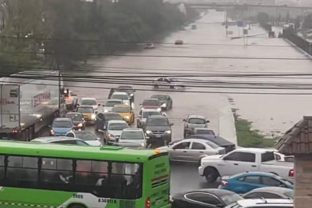 Acusa el gobierno de Hidalgo a centro comercial por incumplir acuerdos, tras inundación