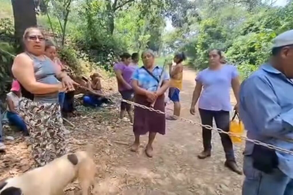 Bloqueo en Huautla por parte de pobladores está por cumplir un día; esto exigen