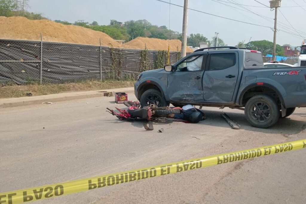 En Huejutla, camioneta se implica en accidente con una motocicleta; ¿cómo ocurrió?
