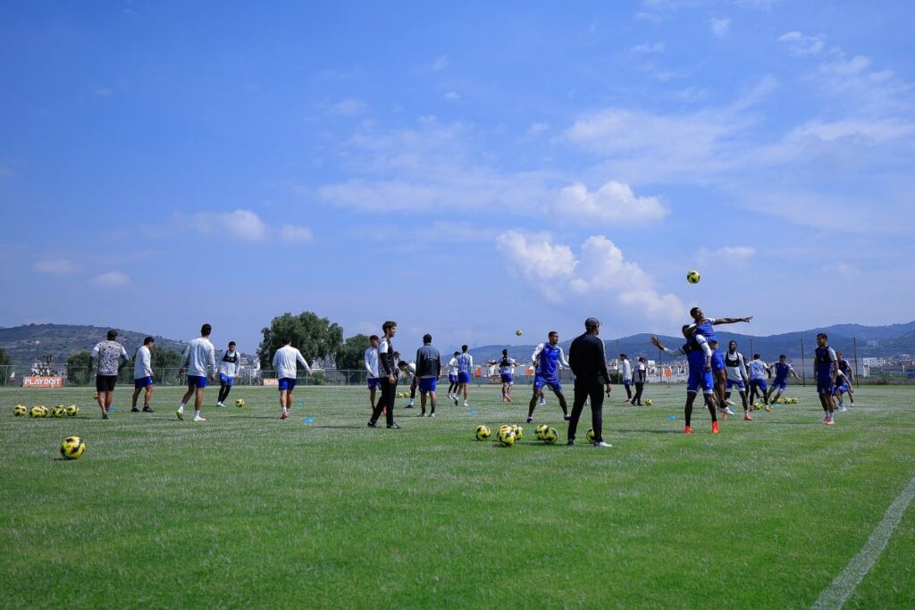 Club Pachuca inicia su camino; llega a Estados Unidos para el Mundial de Clubes