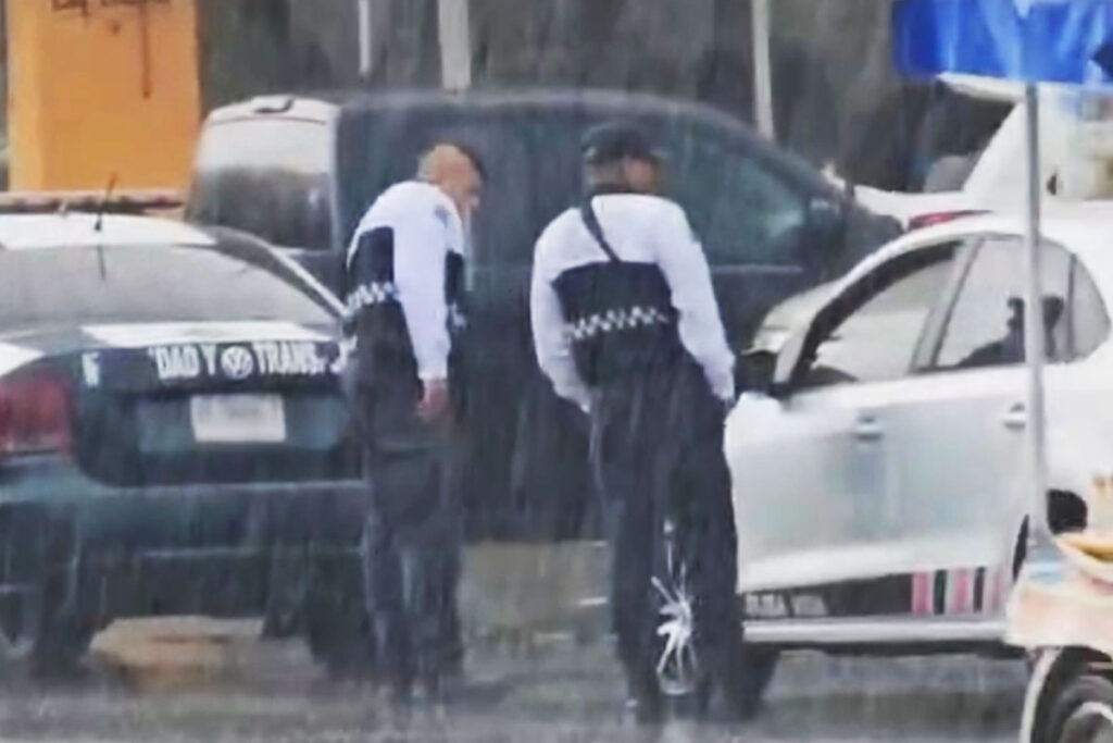 Presuntamente, los uniformados recibieron dinero por parte de un automovilista