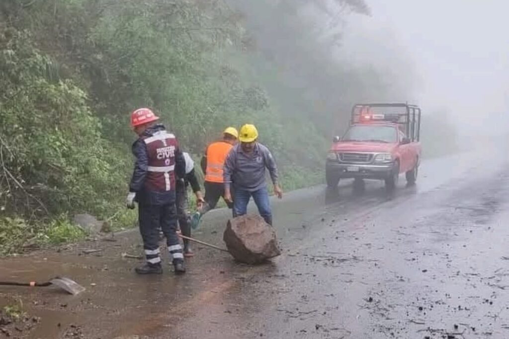 Sierra hidalguense sufre deslaves tras intensas lluvias en varios municipios