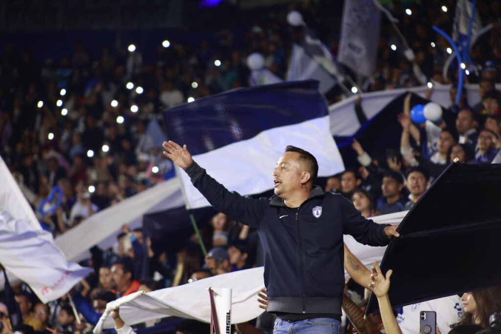 Afición del Club Pachuca se despide de los Tuzos y así recibieron al 
