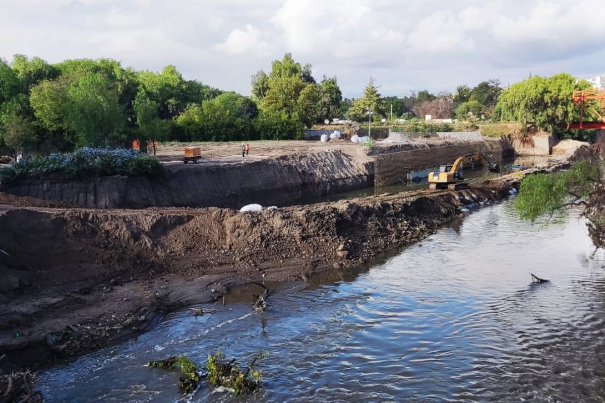 Los habitantes dijeron que permitieron que la Conagua retirara los bordos porque se les prometió el revestimiento del canal de aguas negras, pero esto no se cumplió | Foto: Miguel Martínez