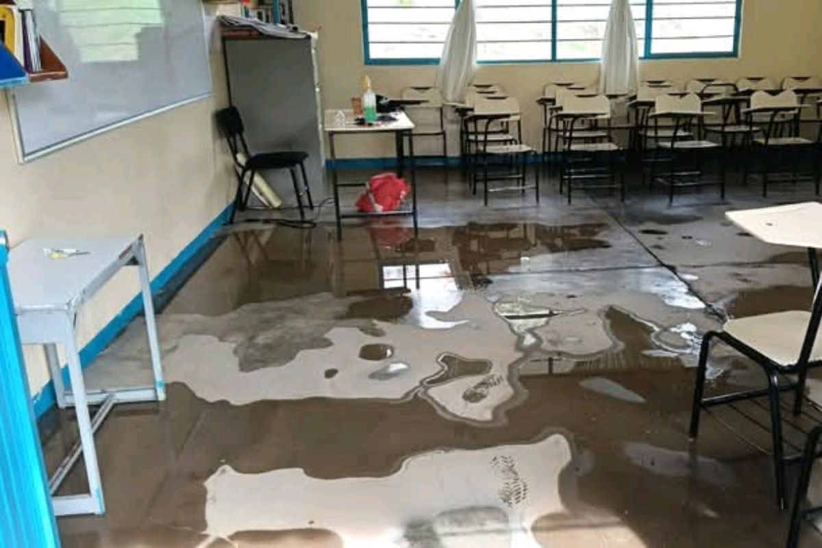 Las aulas y oficinas presentaron encharcamientos | Foto: Especial