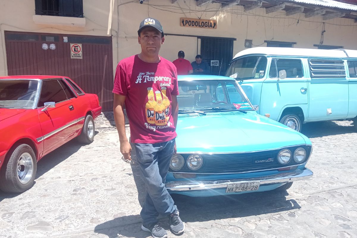 El expositor José Manuel Hernández Calva se especializa en automóviles Datsun desde hace varios años | Foto: Martha Sáenz