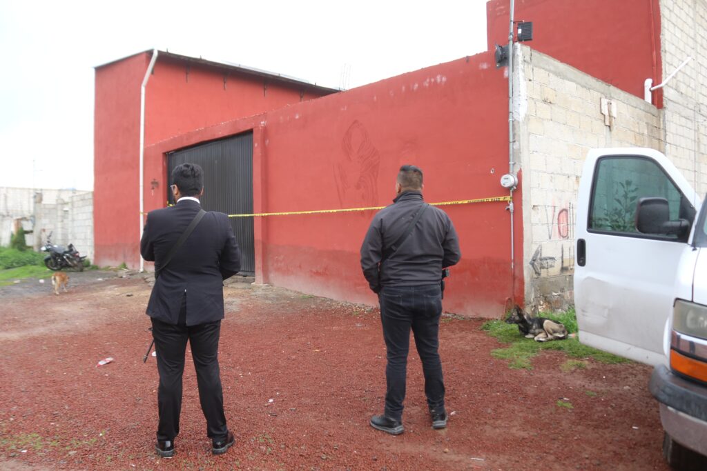 El inmueble donde fueron asesinados los policías permanece bajo resguardo Foto: Juan Martínez