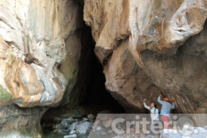 Ubicado en Sanctorum, este sitio combina paisajes espectaculares con relatos místicos y riqueza cultural