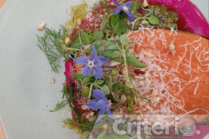 El chef José Alberto Hernández transforma ingredientes locales en platillos de alta cocina, con un enfoque emocional