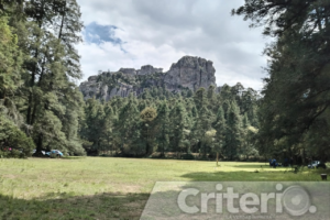 Vistas privilegiadas y la opción de practicar rappel. Así es la aventura en Las Ventanas, Mineral del Chico