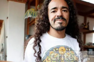 El artista acusó al servicio de streaming de ser cómplice en conflictos armados y promotor de contenidos con inteligencia artificial