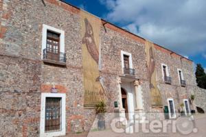 Más allá de las exposiciones, el Cuartel del Arte es también sede de la Escuela de Artes, ofreciendo talleres y cursos que nutren el talento de niños y adultos en Pachuca