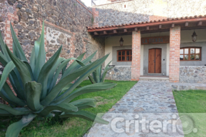 La Hacienda Zontecomate en Zempoala, Hidalgo. Su capilla histórica es un monumento nacional, conservando mobiliario original en sus salones