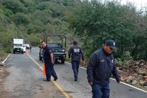 Tras las lluvias, vecinos buscan recuperar espacios públicos y calles limpias