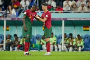 El campeón de la Euro 2016 refuerza el mediocampo tuzo con experiencia internacional y 240 partidos en España