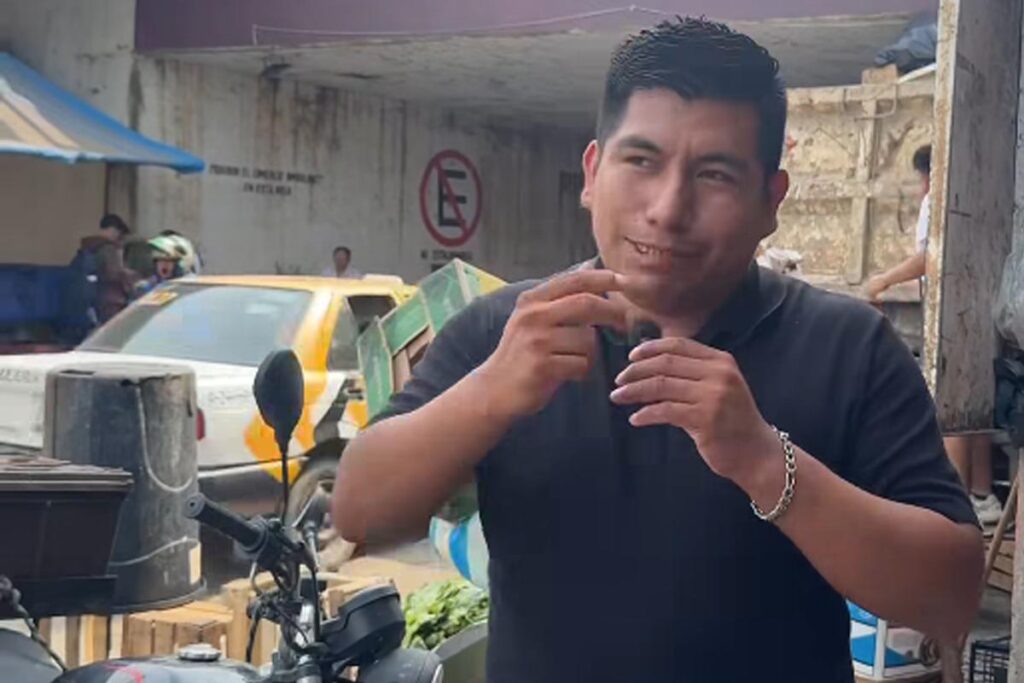 El Oswal compara una calle de Huejutla con la India por el grado de contaminación y desorden vial