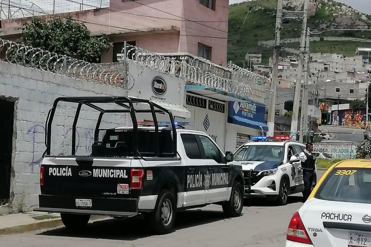 Autoridades de Pachuca continúan su operativo tras el robo en una tienda de telefonía