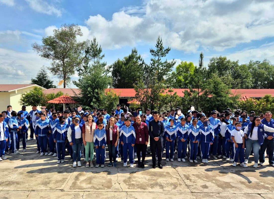 Se realizó la entrega de una sala audiovisual en la Telesecundaria No. 383, ubicada en la comunidad de La Loma