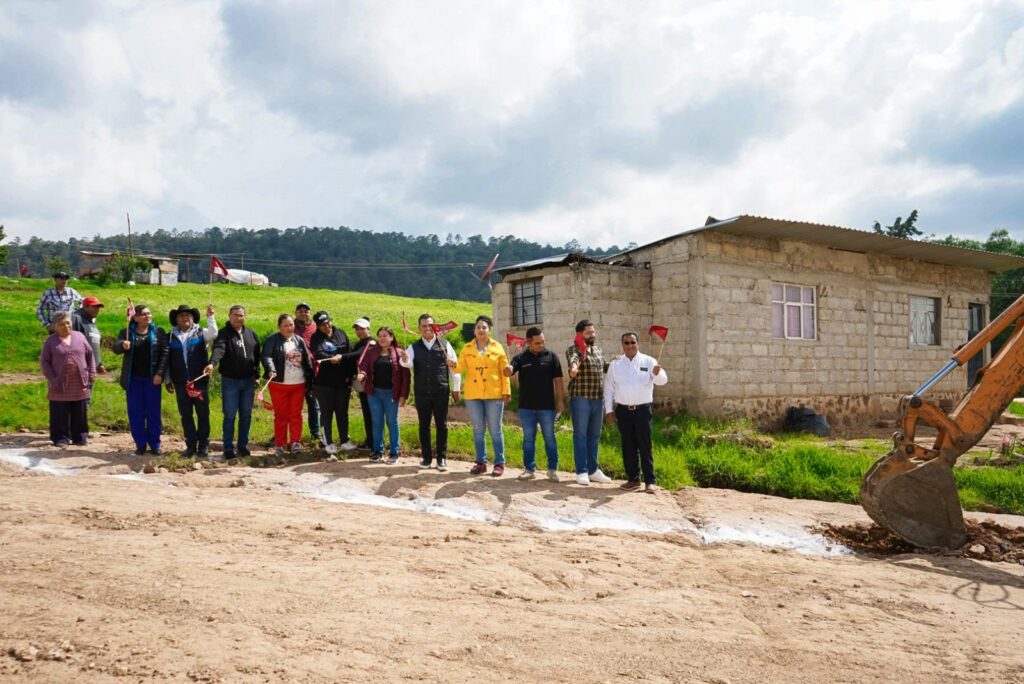 Obras de infraestructura avanzan en tres zonas rurales de Cuautepec