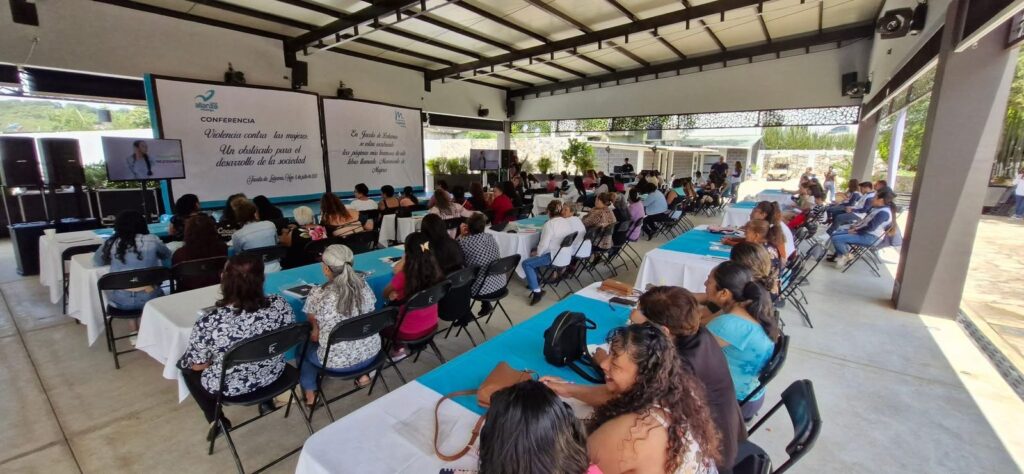 Mujeres de Jacala participaron en conferencia organizada por Nueva Alianza
