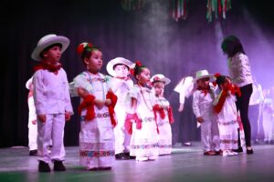 Con un teatro lleno de sonrisas, Mi Casita celebró 25 años de trabajo educativo centrado en los valores, el juego y el acompañamiento emocional de los niños