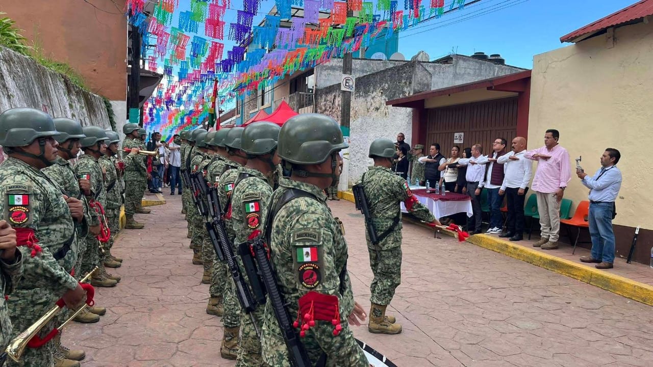 Celebra Tianguistengo Feria por la Paz