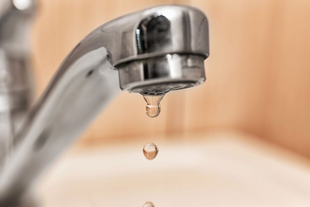 Sin servicio de agua en varias colonias de Pachuca debido a los trabajos de modernización de la red hidráulica