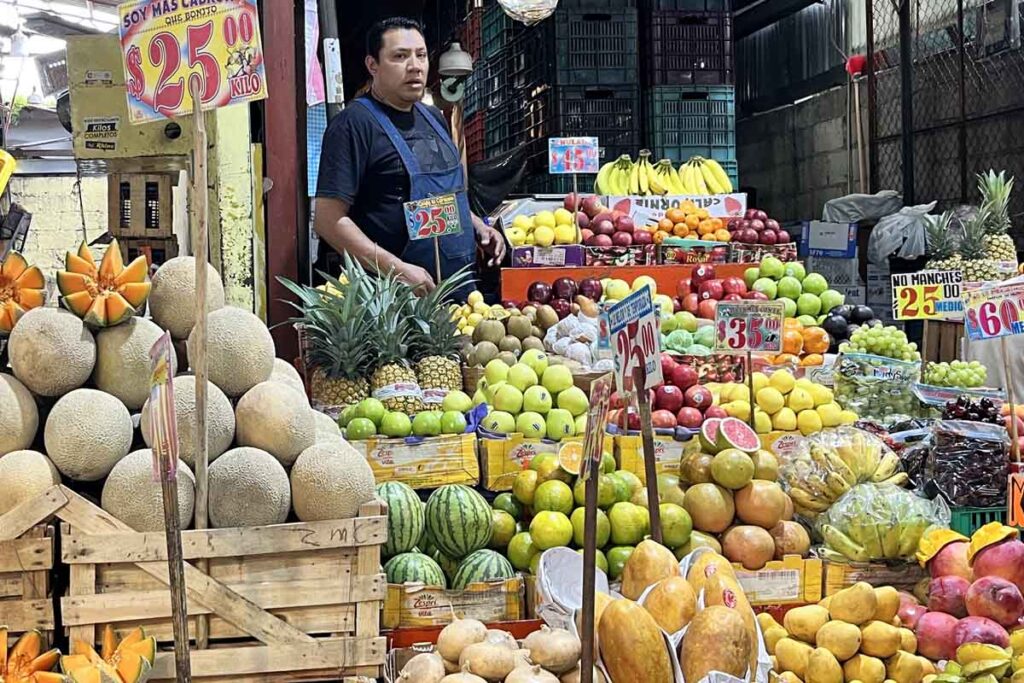 En la central de abastos el consumidor tendría que comprar de 2 a 4 kilogramos de cada producto para que se respete el precio de mayoreo