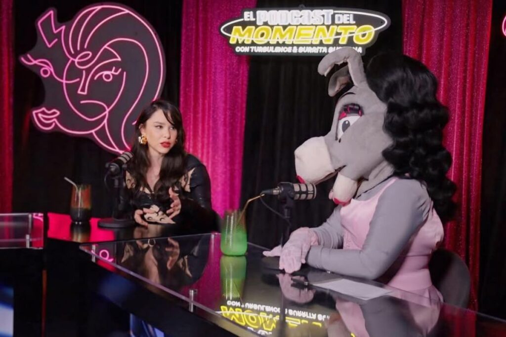 Vocalista de Belanova revela quién es su mamá y más detalles de su vida en un podcast