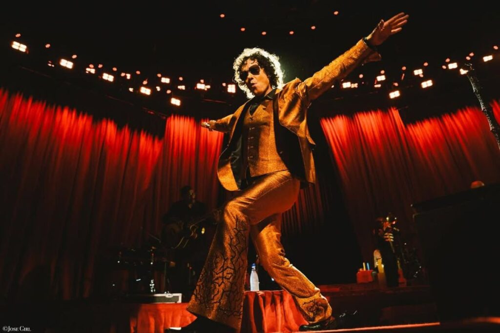Enrique Bunbury detiene concierto por uso excesivo de celulares: ¿tiene la razón?