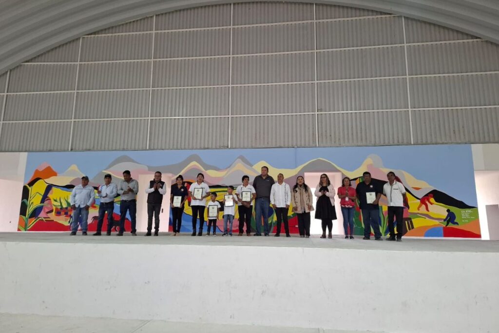 Ixmiquilpan celebra su identidad con mural hñahñu creado por artistas binacionales