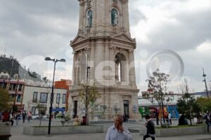 Los resultados muestran que factores como convivencia familiar, salud emocional y economía influyen en la percepción de bienestar de la población.