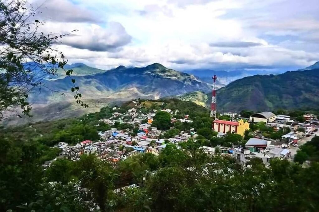 Misterio en Tepehuacán de Guerrero: Dos hermanos asesinados en la entrada de Acuimantla
