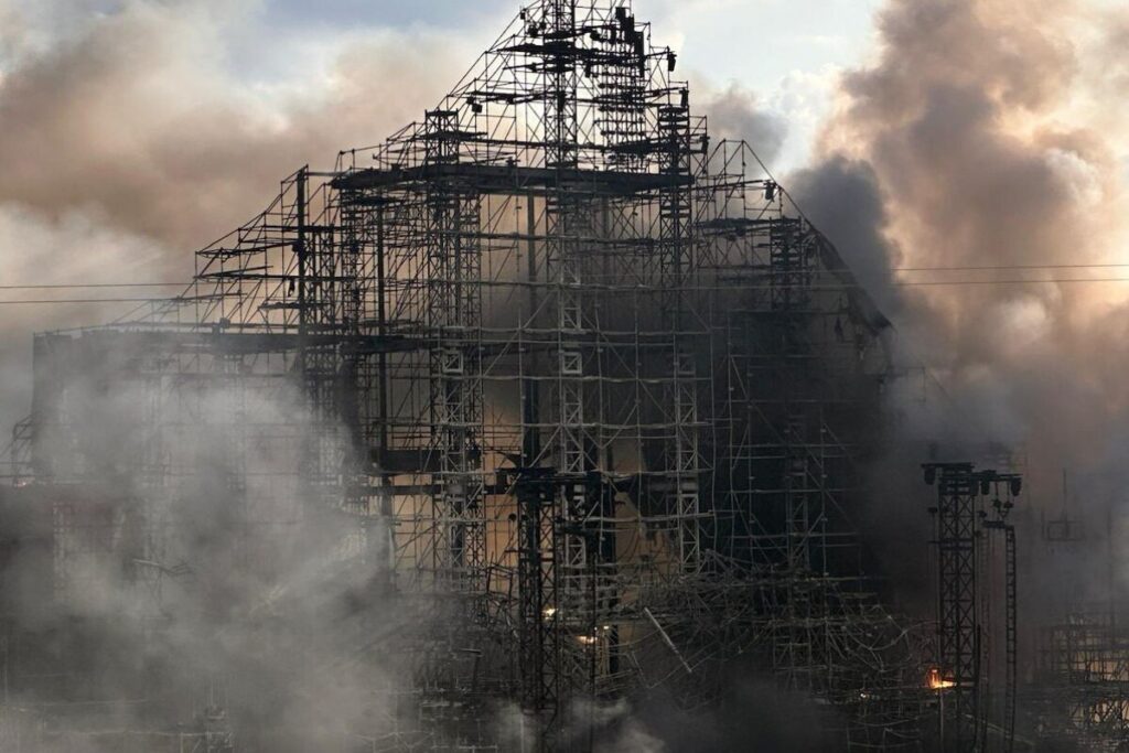 Arde Tomorrowland: Incendio consume escenario principal a unos días del festival