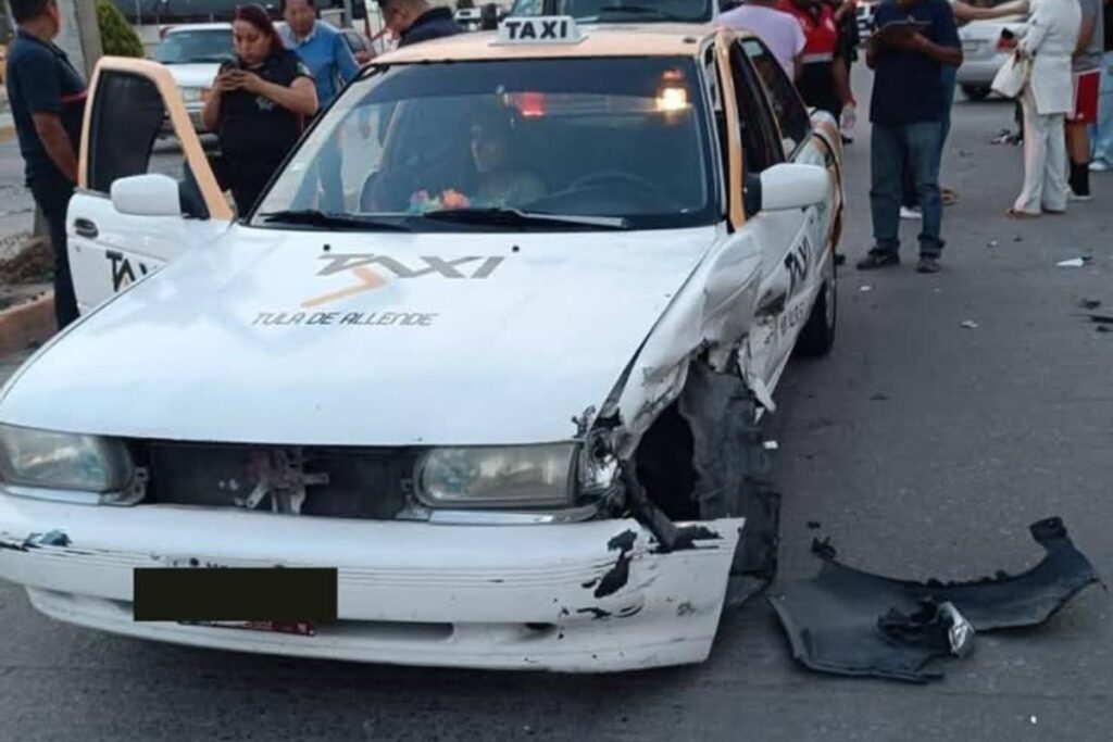 En Tula chocan auto particular y taxi; este último llevaba pasaje: ¿hubo lesionados?
